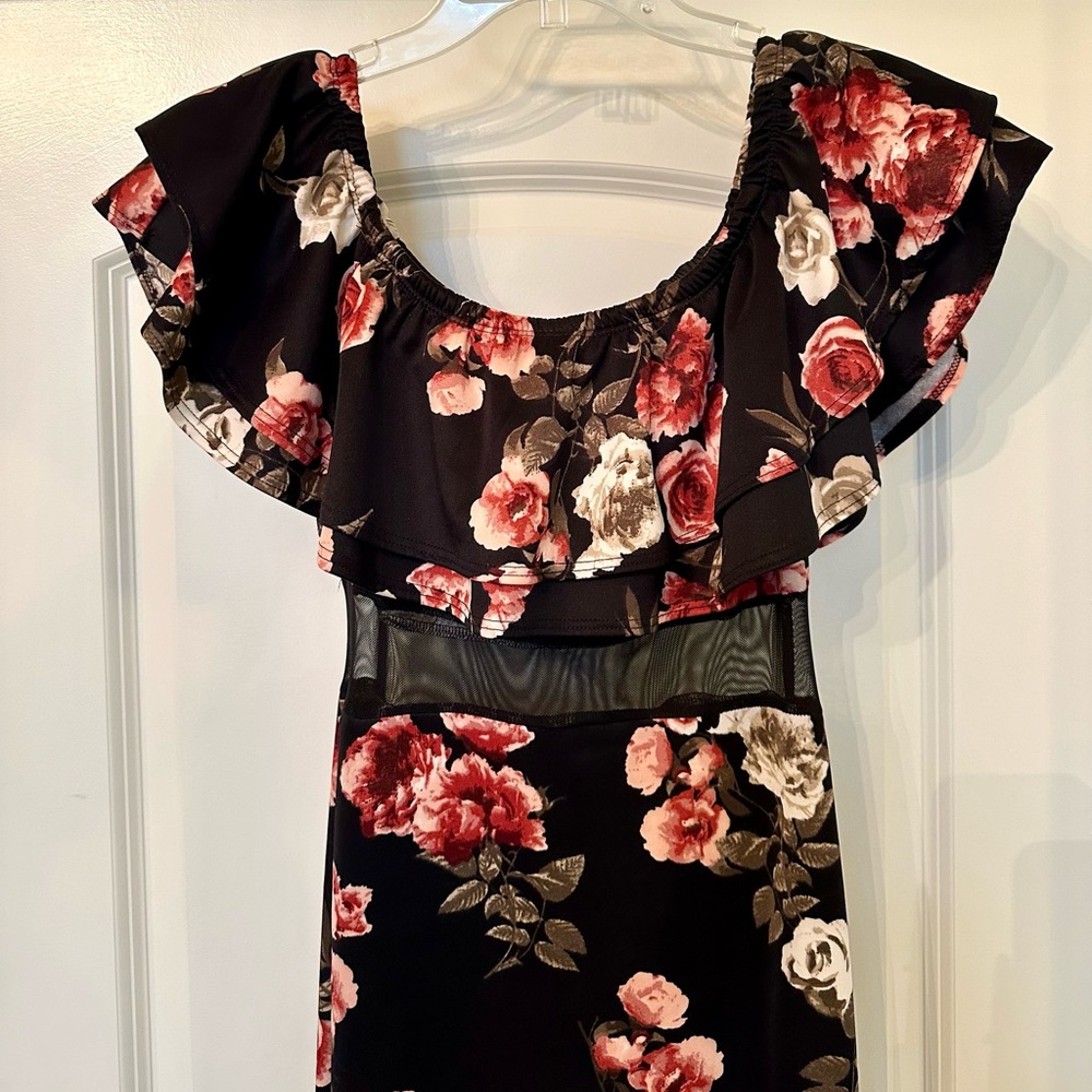 Minette - STUNNING Black and Floral Fit & Flare Off The Shoulder Dress! - Picture 3 of 9